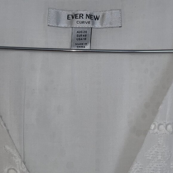 Forever New Curve White Zadie Flutter Sleeve Midi Dress in Size 18 - Picture 8 of 17